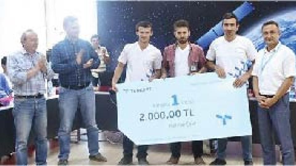 Students of Yildiz Technical University Won the Model Satellite Contest